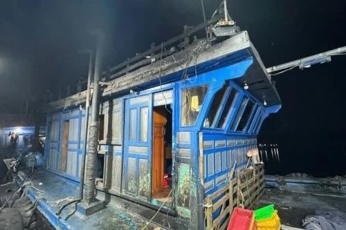 Bộ đội Biên phòng Hưng Yên cứu hộ kịp thời tàu cá bị cháy