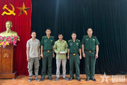 Điện Biên: Bộ đội Biên phòng trả lại của rơi