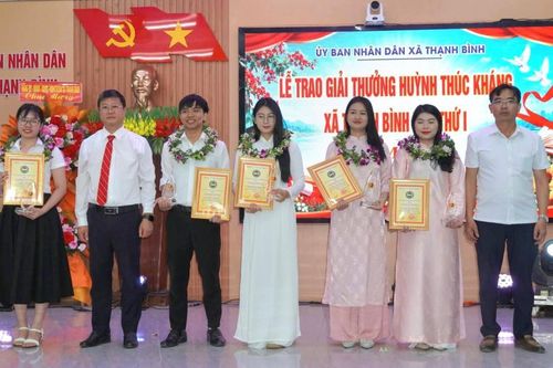 42 học sinh, sinh viên xuất sắc được nhận Giải thưởng Huỳnh Thúc Kháng