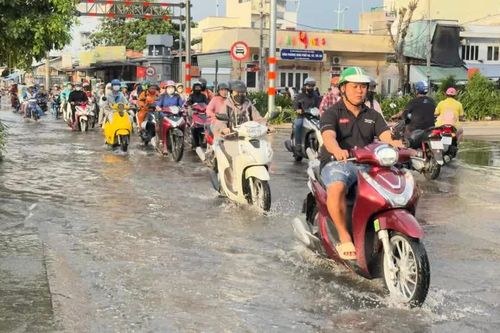 Hà Nội nắng nóng, TPHCM triều cường đạt đỉnh