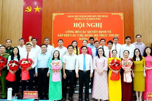 Xã Kim Long sắp xếp, kiện toàn các chi bộ, đảng bộ trực thuộc