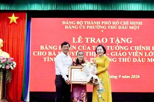 Cô giáo 78 tuổi dạy lớp tình thương được Thủ tướng tặng bằng khen
