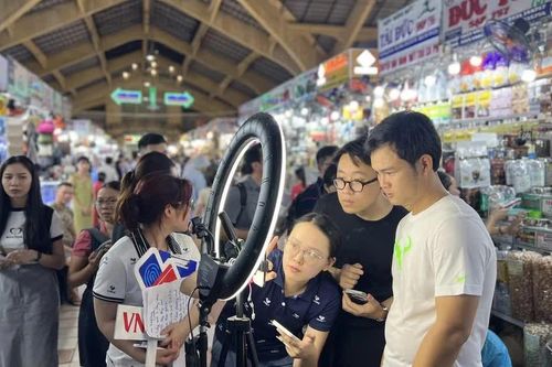 Vì sao tiểu thương chợ truyền thống thất bại khi livestream chốt đơn?