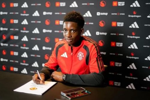 Man Utd đón tài năng 16 tuổi từ Man City