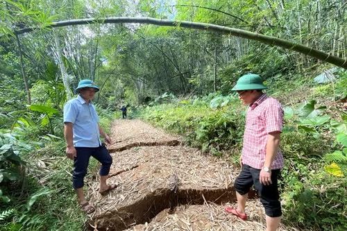 Vết nứt hơn 1.000m, đe doạ hàng chục hộ dân ở Thanh Hóa