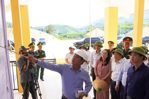 Bí thư Quảng Trị yêu cầu tập trung thi công tổng lực hoàn thành trường nội trú