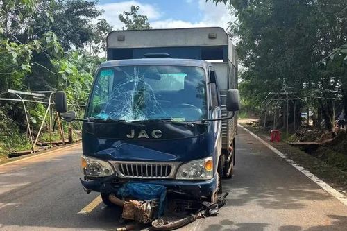 Gia Lai: Ô tô tập lái va chạm với xe máy, một người tử vong