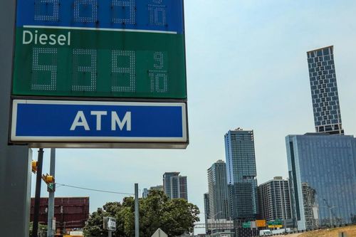 Texas ban bố tình trạng khẩn cấp vì giá dầu diesel tăng cao