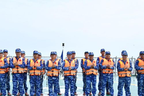 BTL Vùng Cảnh sát biển 4 diễn tập chiến thuật vòng tổng hợp, bắn đạn thật trên biển