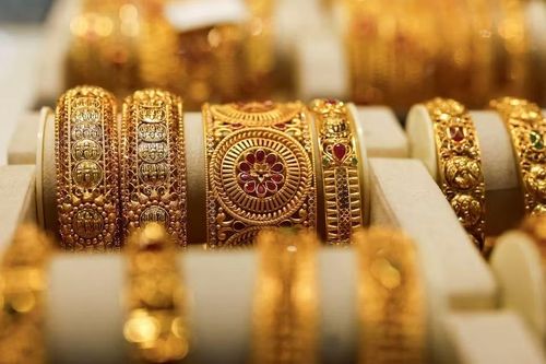 Giá vàng thế giới tiếp tục giảm mạnh