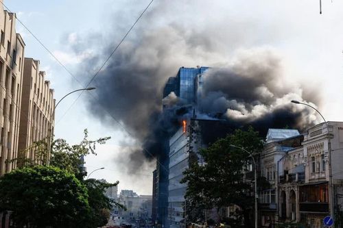 Ukraine hứng loạt tên lửa và máy bay không người lái, nhiều tiếng nổ vang lên ở Kiev