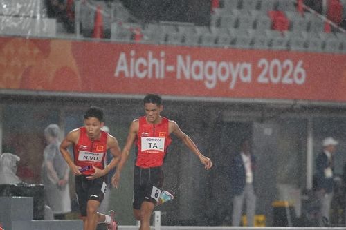 Sự cố rơi gậy khiến đội tiếp sức 4x400m nam về cuối ở Asiad 20