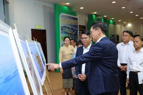 Đảng ủy PETROVIETNAM làm việc với Ban Tuyên huấn Trung ương Đảng Nhân dân Cách mạng Lào