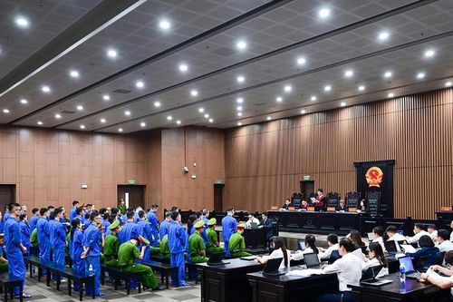 Nhiều điều dưỡng, bác sĩ khai nhận tiền, tạo điều kiện cho bệnh nhân chữa bệnh bắt buộc ra ngoài