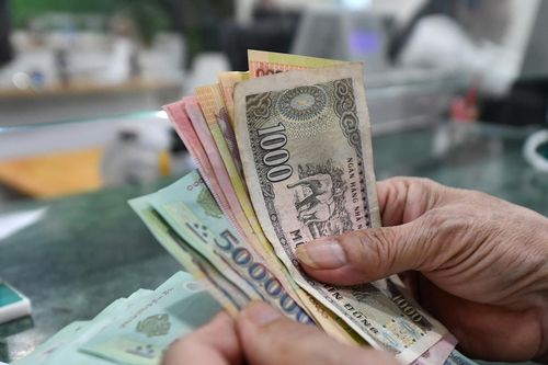 Vướng 40.000 đồng thuế nộp thừa, Việt kiều bị tạm hoãn xuất cảnh sau khi về thăm nhà