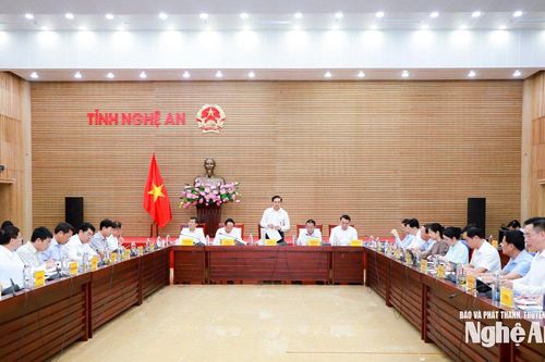 Xem xét phương án quy định khung số lượng, tên gọi các phòng chuyên môn và số lượng Phó Chủ tịch UBND cấp xã