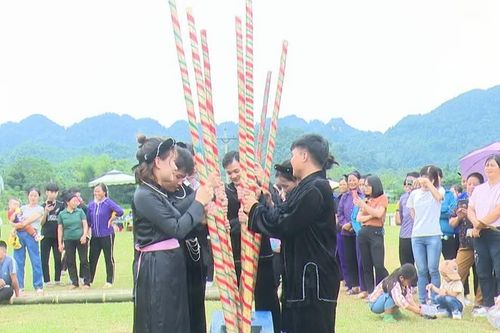 Tuyên Quang: Đến Côn Lôn, tham gia Lễ hội giã cốm đặc sắc của dân tộc Tày