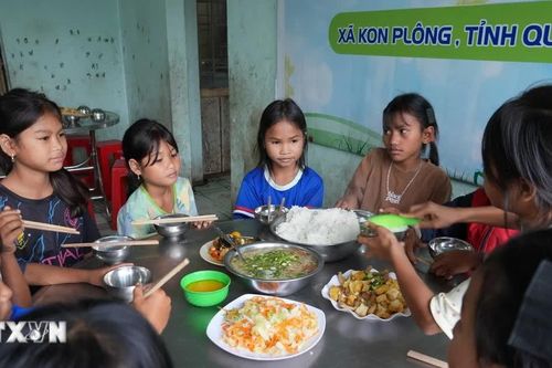 Quảng Ngãi chú trọng nâng chất bữa ăn bán trú cho học sinh vùng cao