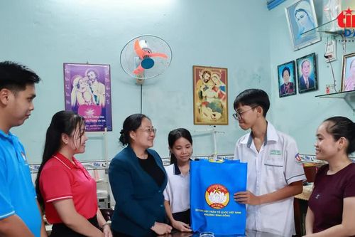 Tiếp sức đến trường cho trẻ mồ côi cha mẹ do dịch COVID-19