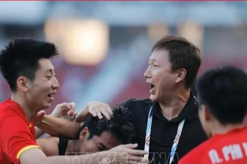 Tuyển Việt Nam - Tuyển Thái Lan: 'Ma thuật' của HLV Kim Sang-sik