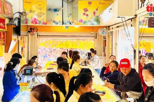 Giá vàng sáng 29/9 giảm mạnh, chênh lệch giao dịch ngày càng lớn
