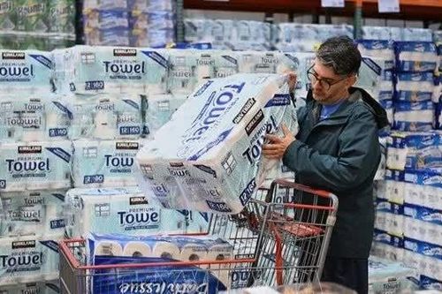 Niềm tin người tiêu dùng Mỹ chạm mức thấp nhất kể từ năm 2014