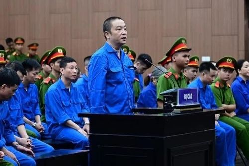 Cựu Viện trưởng Pháp y tâm thần nói gì về tiền, vàng, 8 sổ đỏ bị thu giữ?