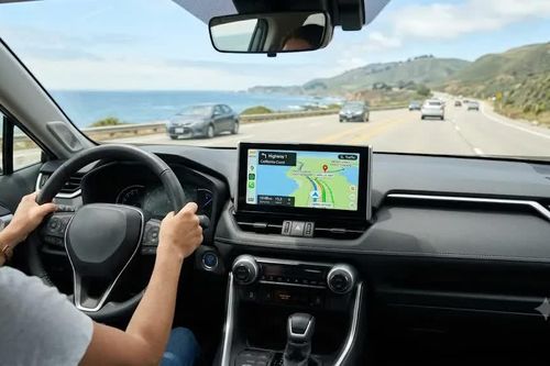 So kè Google Maps và ứng dụng điều hướng của Toyota