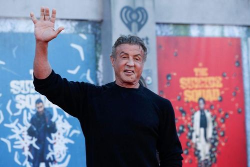 Sylvester Stallone tiết lộ tuổi thơ bị cha bạo hành