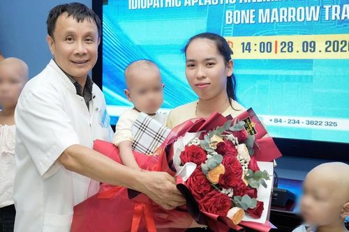 Em bé 1,5 tuổi hiến tủy cứu chị gái mắc suy tủy xương