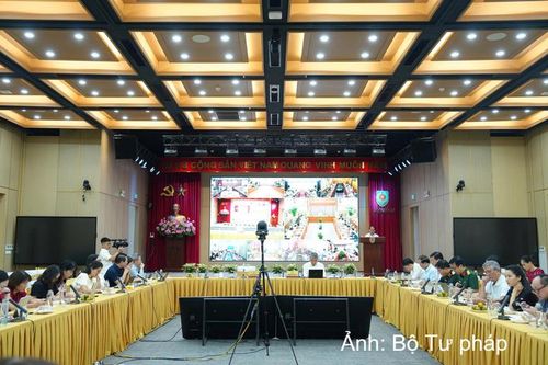 Triển khai đồng bộ, hiệu quả việc thí điểm chế định luật sư công