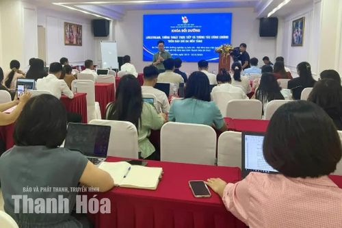 Bồi dưỡng kỹ năng livestream, tường thuật trực tiếp và tương tác công chúng trên báo chí đa nền tảng
