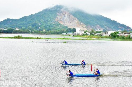 Về Vĩnh Tế đua xuồng mùa nước nổi