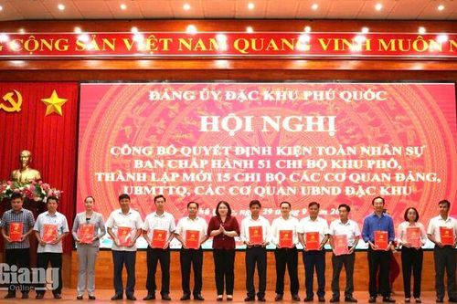 Phú Quốc kiện toàn 51 chi bộ khu phố, thành lập 15 chi bộ cơ quan