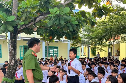 Tuyên truyền pháp luật, kỹ năng sống cho học sinh