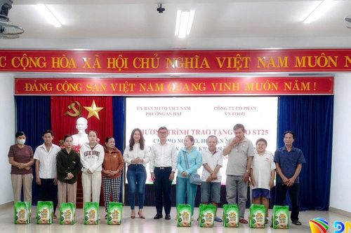 Phường An Hải trao 1 tấn gạo cho hộ khó khăn