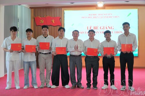 14 học viên hoàn thành khóa đào tạo nhân viên y tế thôn, bản