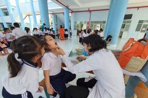 Khám sức khỏe đầu năm cho học sinh: Con được khám những gì, dữ liệu sức khỏe lưu ở đâu?