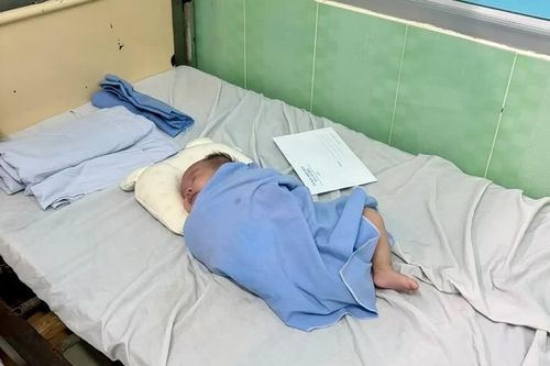 Tìm thân nhân bé gái bị bỏ rơi ở xã Cát Tiến