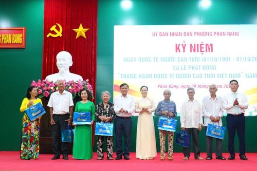 Phường Phan Rang kỷ niệm Ngày Quốc tế Người cao tuổi