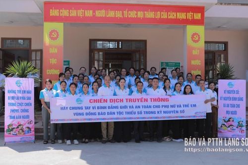 Hội Liên hiệp phụ nữ tỉnh tổ chức chiến dịch truyền thông và tặng quà tại xã Văn Lãng