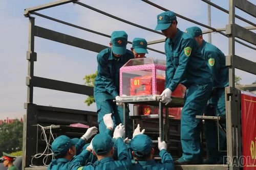Đưa 71 hài cốt liệt sĩ về Đài tưởng niệm các Anh hùng liệt sĩ