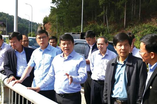 Nhìn thẳng điểm nghẽn khơi thông nguồn lực