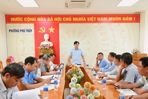 Phú Thủy triển khai các giải pháp khắc phục tình trạng cát tràn xuống đường