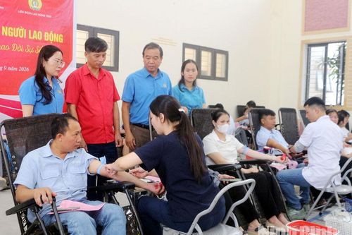 Hơn 450 công nhân lao động tham gia hiến máu tình nguyện