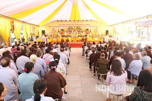 Lễ cầu siêu tưởng niệm các Anh hùng liệt sĩ nhân kỷ niệm 60 năm Ngày hy sinh của Mười nữ dân quân pháo phòng không Lam Hạ