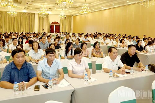 Tập huấn về tuyên truyền thực hiện nếp sống văn minh trong việc cưới, việc tang và lễ hội; xây dựng đời sống văn hóa cơ sở và công tác gia đình
