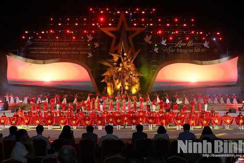 Tổng duyệt chương trình Lễ kỷ niệm 60 năm Ngày hy sinh của Mười nữ dân quân pháo phòng không Lam Hạ