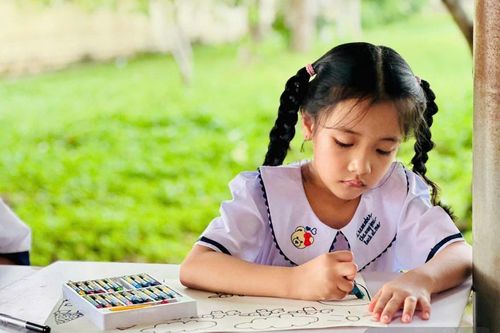 Hòa bình qua nét vẽ tuổi thơ