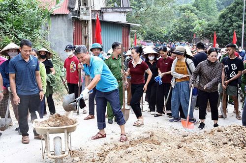 Xã Vĩnh Tuy gần dân từ những việc dân cần